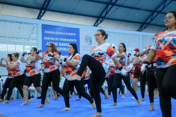 Projeto Força Feminina realiza entrega de certificados com aulão na Sesport