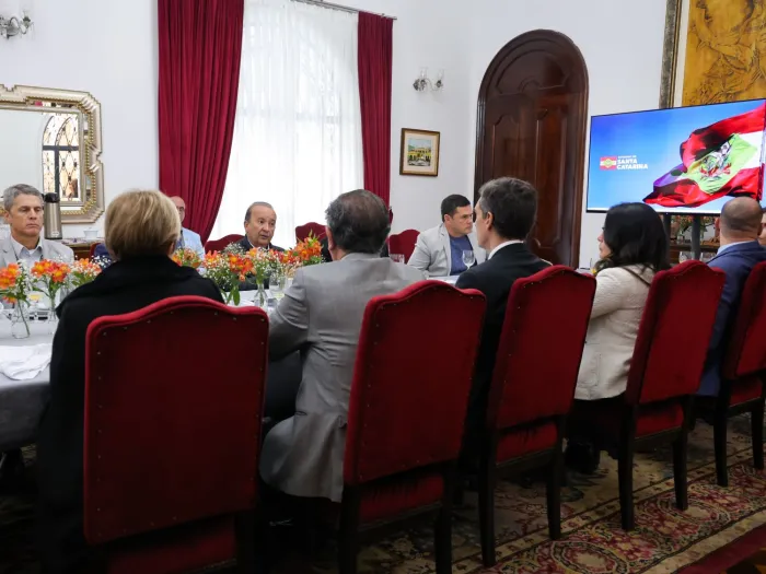 Encontro entre poderes e municípios debate medidas para pessoas em situação de rua