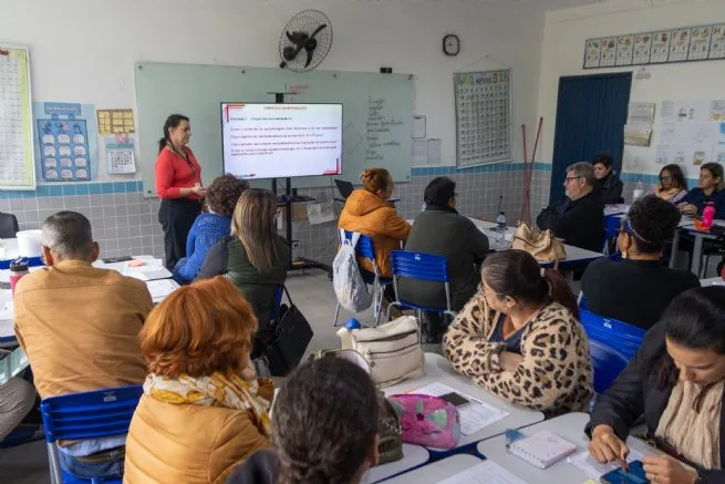 Educadores de São Sebastião participam de formações do programa Alfabetiza Juntos SP