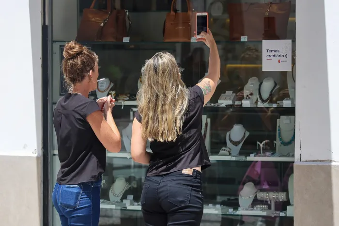 Comércio e serviços de Santa Catarina crescem acima da média nacional