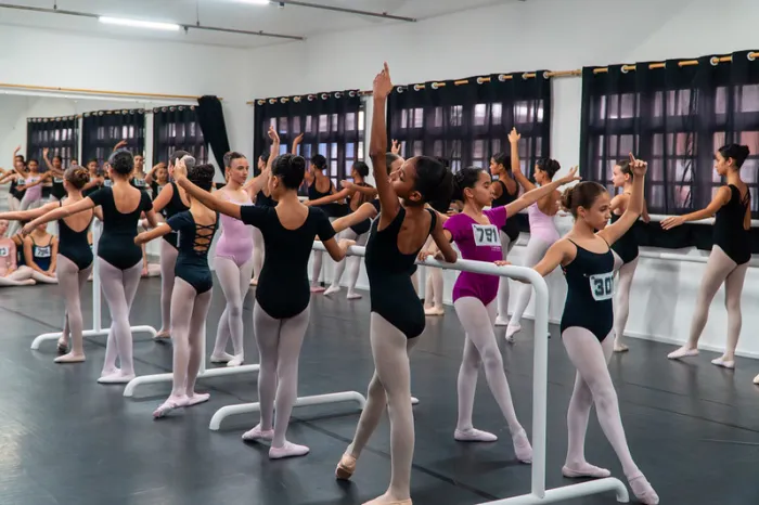 Bailarinas de Bertioga disputam renomado festival internacional de dança em São Paulo