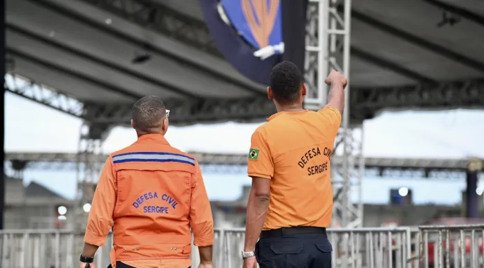 Governo avalia danos estruturais em área do Arraiá do Povo após ventos intensos que atingem o litoral neste fim de semana