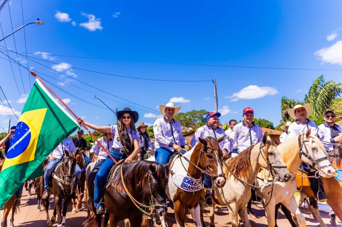Secretário Orleans Brandão participa da 18ª Cavalgada de São João do Paraíso e anuncia obras para o município