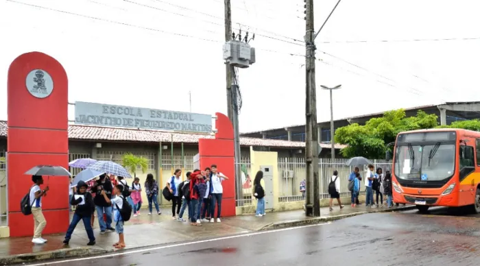Monitoramento das escolas estaduais é intensificado em decorrência do fim de semana com chuva intensa e ventos fortes