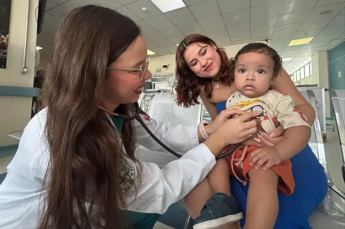 Criança internada na Santa Casa desde o nascimento recebe alta após um ano