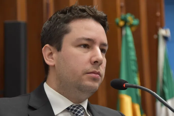Deputado João Henrique, autor da proposta, durante uso da palavra na sessão plenária da ALEMS