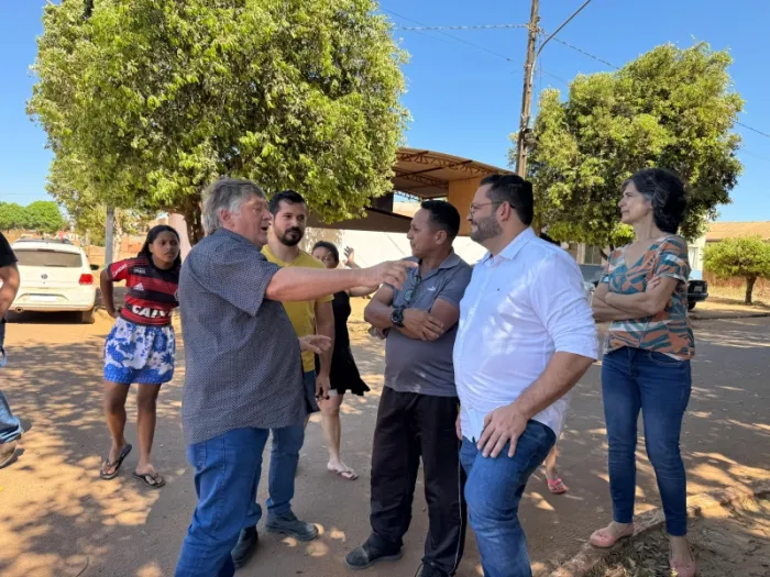 Vice-prefeito visita moradores do Jardim Lisboa e reforça compromisso com obra de pavimentação