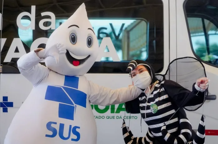 Na seca, os criadouros predominam em ambientes domésticos, como vasos sanitários inutilizados, vasilhas de água de animais, calhas entupidas e piscinas (Foto: Iron Braz)