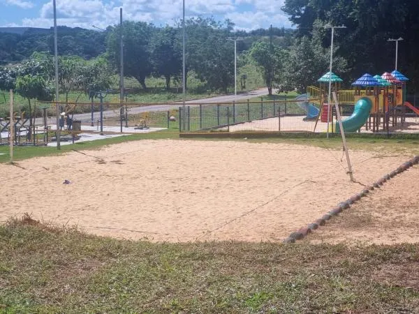 Parlamentar pede melhorias na praça do bairro Topázio, em Sorriso