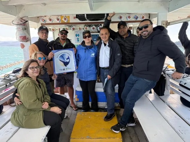 Prefeitura de São Sebastião entrega Selo de Avistamento Responsável a embarcações participantes da Oficina de Boas Práticas