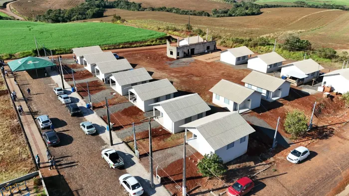Governo de Santa Catarina entrega casas em Ouro Verde