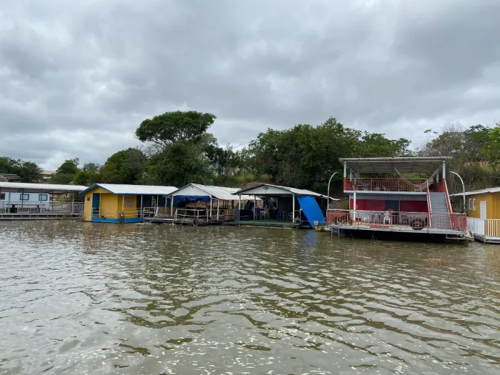 Veraneio seguro: Casas flutuantes são fiscalizadas em operação da Semma