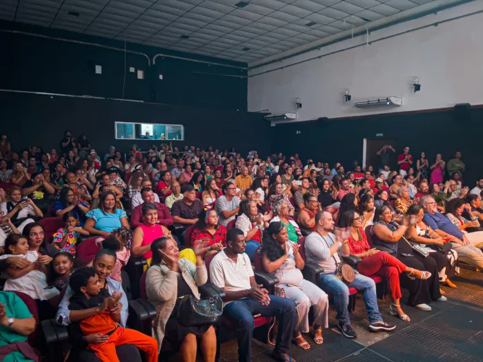 Público lota Cineteatro de Lauro de Freitas em concerto do Neojiba