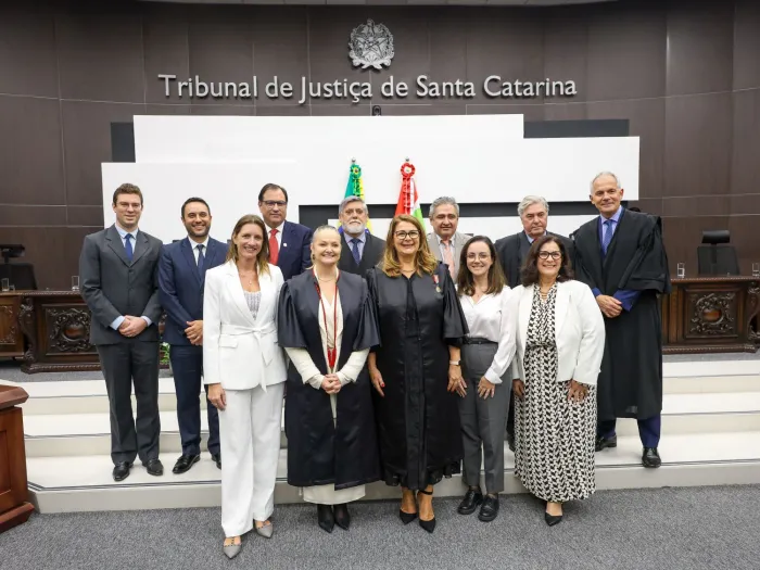 Governador em exercício acompanha posse de Eliza Strapazzon como nova desembargadora do TJSC
