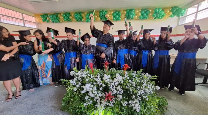 Formatura da EJAEF Especial celebra acolhimento e inclusão na Escola Estadual 11 de Agosto