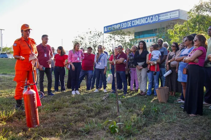 Comerciantes que atuarão no Arraial da Assembleia recebem treinamento de combate a incêndio