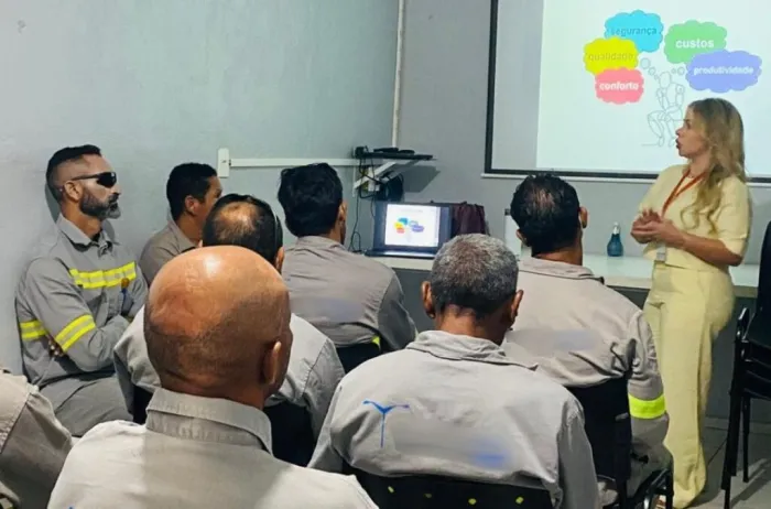 Cerest realiza palestra sobre ergonomia para trabalhadores de empresa de iluminação pública