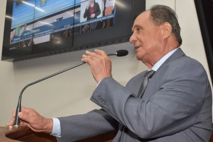 Deputado Zé Teixeira reivindica melhorias na infraestrutura de Dourados
