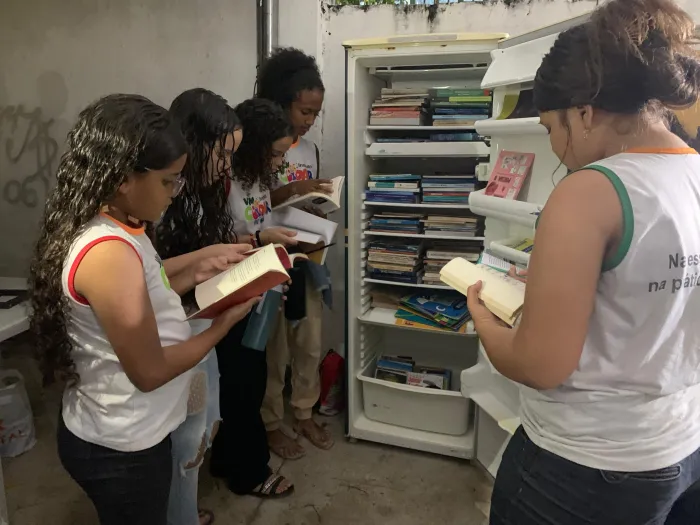 Prefeitura leva atividades culturais e educativas para inauguração de biblioteca compacta