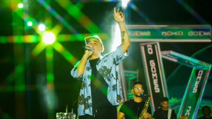 Piseiro toma conta do Parque de Exposições com a chegada de João Gomes no palco da Festa