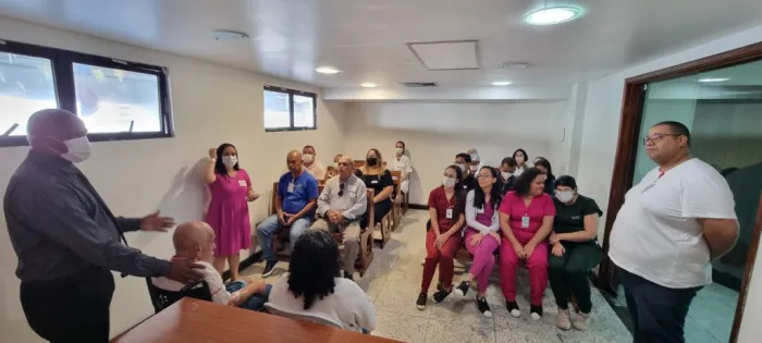 Hospital Alfa celebra bodas de ouro de paciente da Geriatria com cerimônia simbólica na capela da unidade