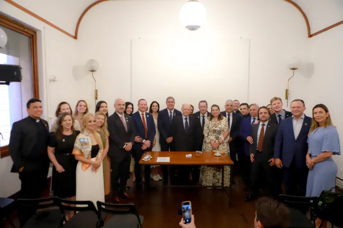 Governador Carlos Brandão inicia missão internacional com participação no Jubileu dos Governantes