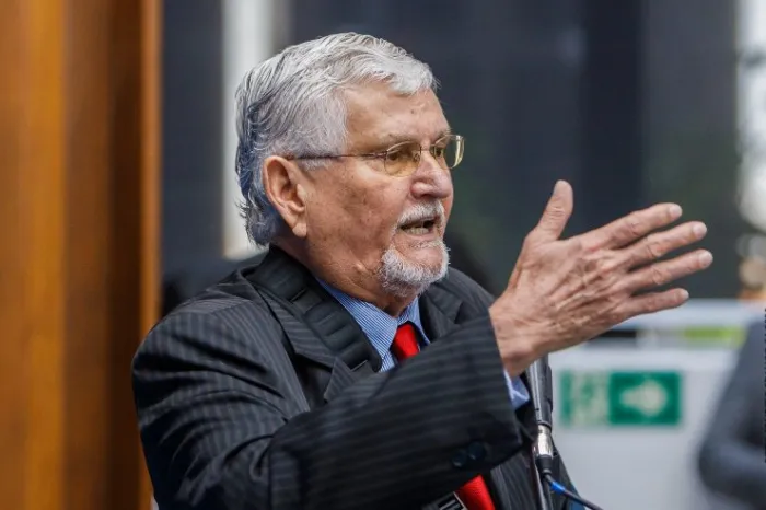 Zeca pede investigação urgente sobre retenção no preço de combustíveis em postos de MS