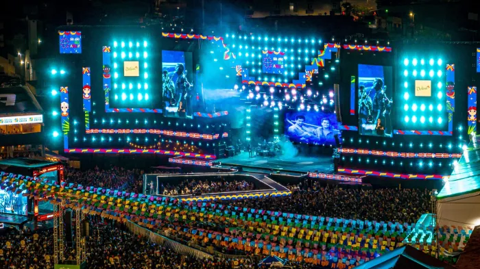 Pátio de Eventos lota em noite de romantismo e emoção com clássicos do sertanejo raiz