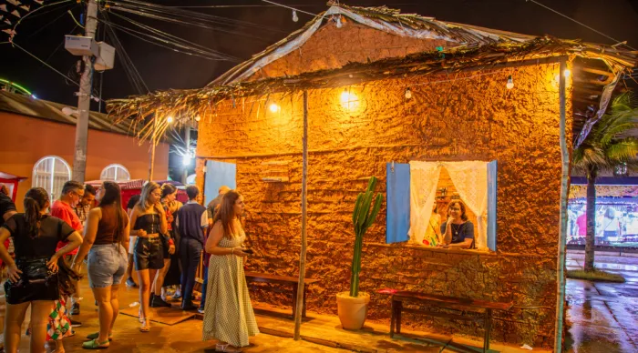Casa de Taipa revive memórias de sergipanos e turistas na Vila do Forró