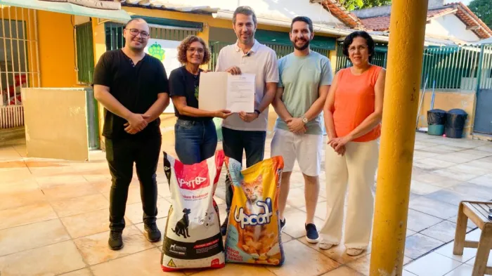 Mais cuidado com os animais: Semarh doa 2 toneladas de ração e libera 75 castrações em apoio a protetores