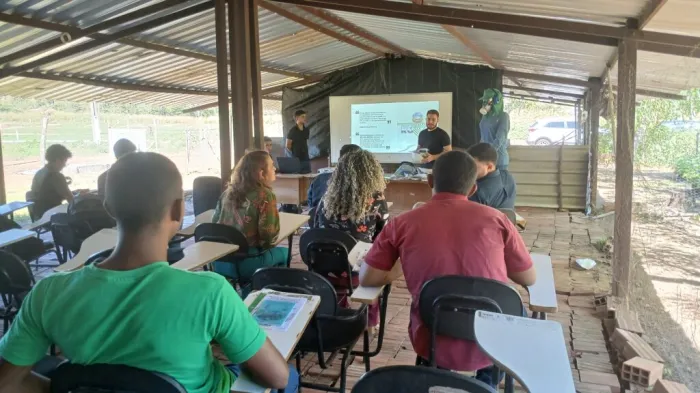 SAF realiza palestra sobre prevenção e riscos no uso de máquinas e equipamentos agrícolas para alunos da Uespi