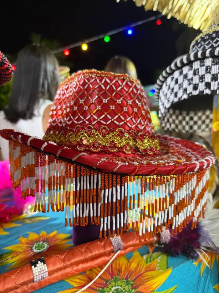 Chapéus bordados são a grande sensação do São João do Maranhão 2025 e movimentam o trabalho de artesãos