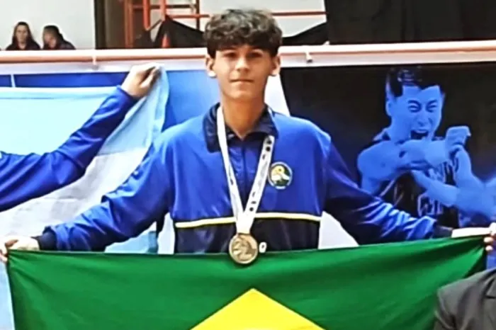Atleta é homenageado por conquista no sul-americano de Wushu