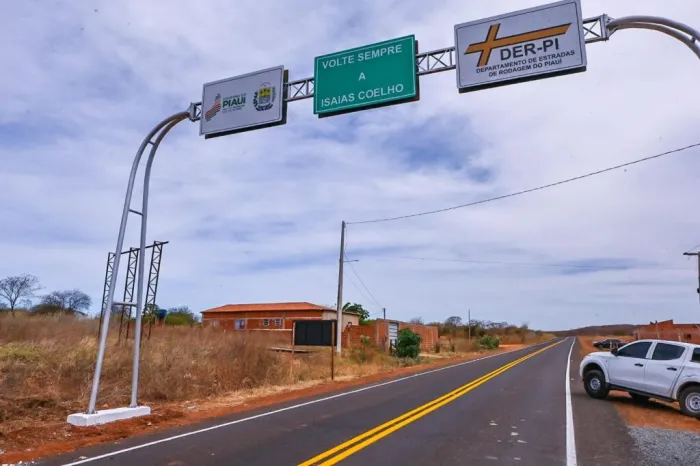 Governo do Estado e DER entregam mais 137 km de asfalto na região de Simplício Mendes