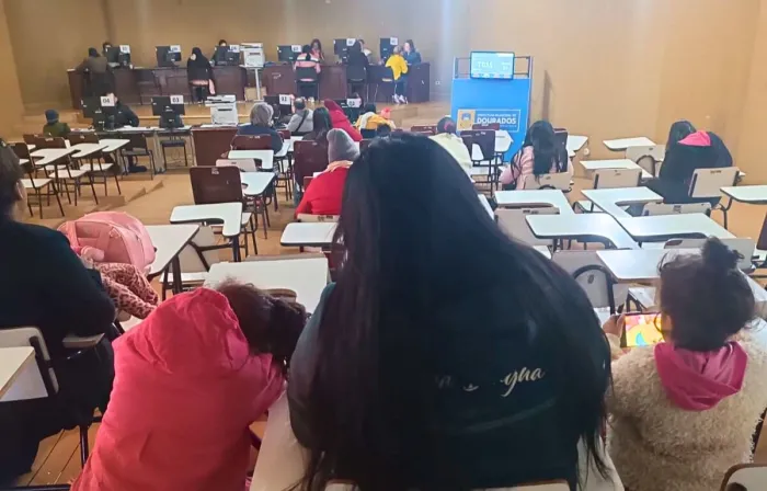 Frio não impede famílias de buscarem atendimento no mutirão do Cadastro Único