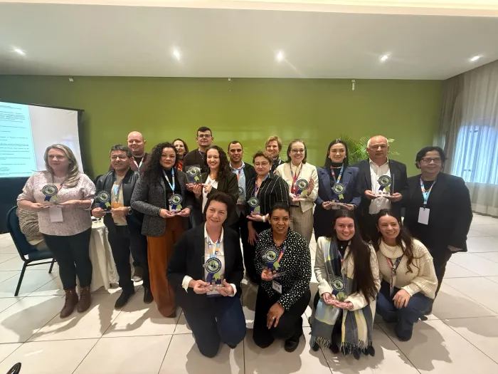 Assistência Social e Defesa Civil entregam selo de homologação de Planos de Contingência da Assistência Social para 19 municípios