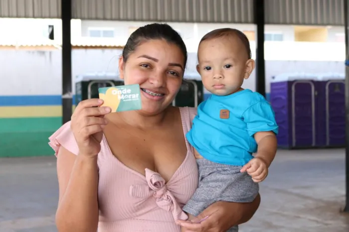 Agehab entrega 62 cartões do Aluguel Social em Campinorte (Fotos: Edgard Soares e Octacílio Queiroz)