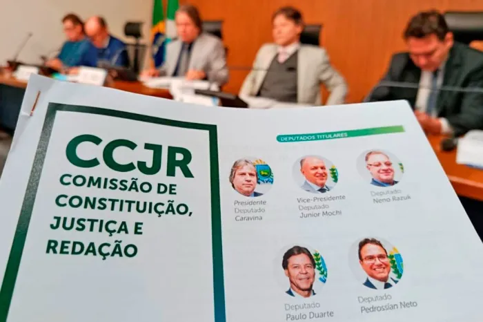 CCJR devolve projetos dos três poderes e convoca reunião extraordinária