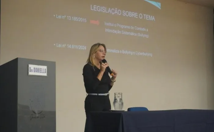 Polícia Civil realiza palestra sobre prevenção primária e controle parental, em escola de Campo Grande