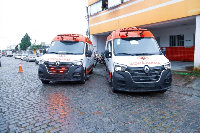 Prefeitura de Caruaru entrega duas ambulâncias e anuncia a construção de duas UBS e um Caps Infantil