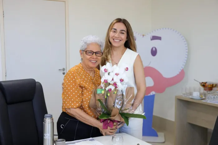 Pacto pelas Crianças do Piauí homenageia Regina Sousa por legado na proteção social e defesa da infância