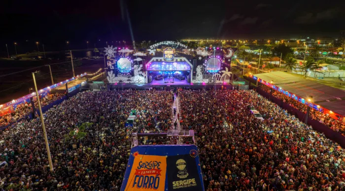Mais de 35 mil sergipanos e turistas curtem grandes nomes do forró e sertanejo no Arraiá do Povo