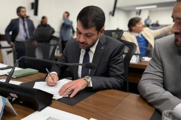 Jamilson Name garante mais informação e acesso a medicamentos com nova lei estadual