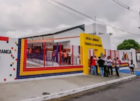 Prefeito lança programa de incentivo financeiro para alunos da Rede Municipal de Ensino