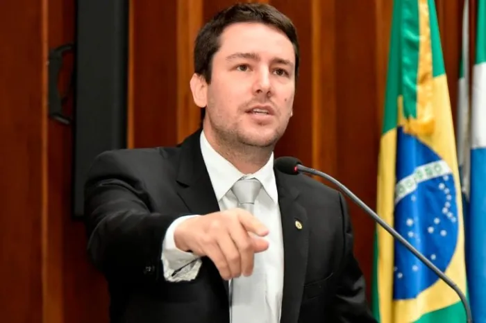 João Henrique propõe reordenamento de postes de energia sem custos para a população