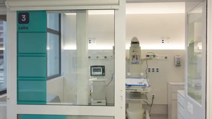 Os dez leitos da UTI pediátrica, dois deles destinados a pacientes que precisam ficar isolados, foram modernizados -Foto: Divulgação Hospital Tacchini