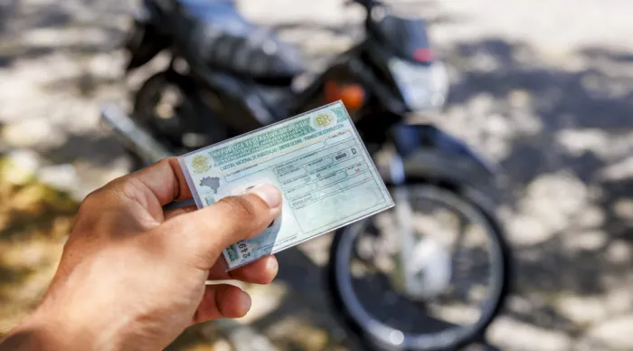 Detran/SE orienta sobre riscos de não buscar CNH física e destaca importância do documento