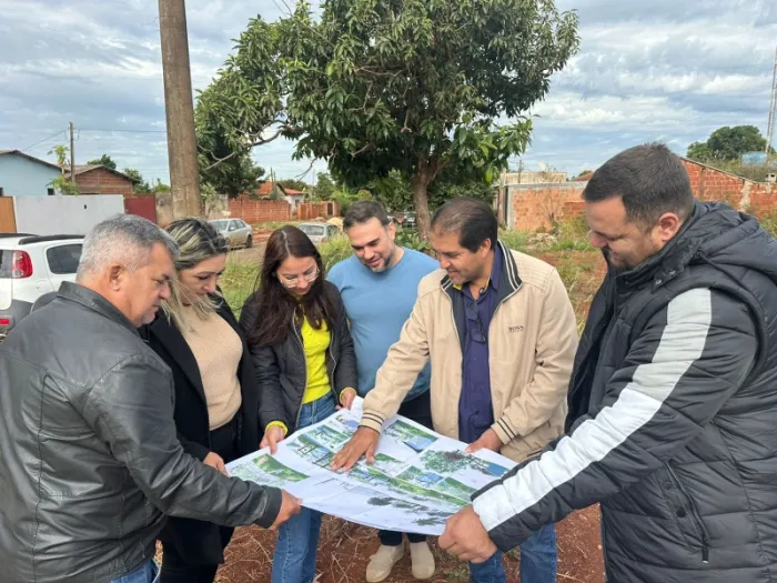 Souza apresenta sugestão de projetos para praças em bairros carentes de Dourados