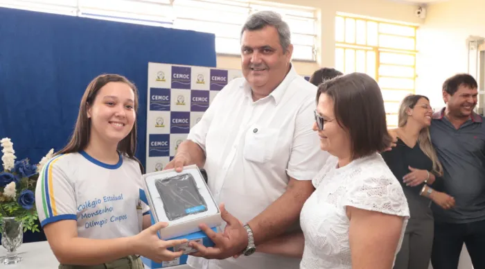 Programa Conectados avança em Itabaianinha com entrega de tablets a estudantes da rede estadual