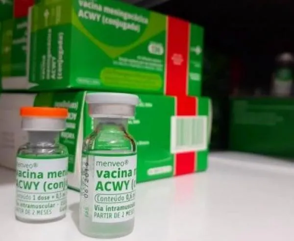 Dose de reforço da vacina ACWY para bebês de 12 meses estará disponível na rede